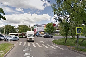 Пешеходный переход в районе места ДТП. Фрагмент панорамы с сервиса Google Maps