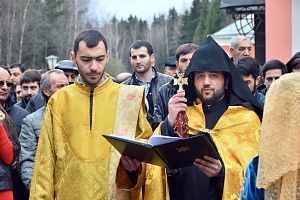 Открытие памятного креста. Фото: zelao.ru