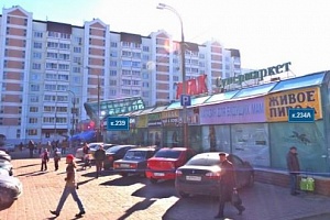 Супермаркет «Атак» в корпусе 234А. Фрагмент панорамы с сервиса Атлас Москвы