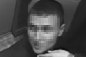 Фото подозреваемого, сделанное видеокамерой в подъезде жилого дома, скрыто в интересах следствия.