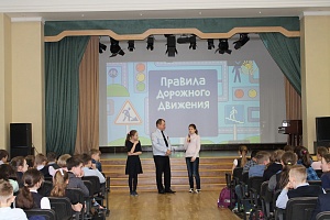 В гимназии №1528 провели викторину по ПДД. Фото ГИБДД Зеленограда