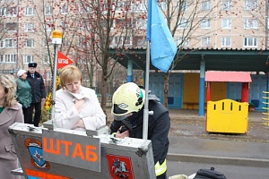Ликвидация пожара в гимназии №1528. Фото: МЧС Зеленограда