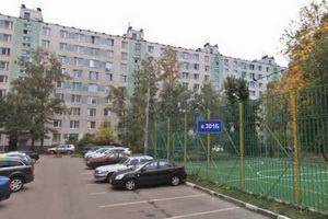 Спортивная площадка около корпуса 301Б. Фрагмент панорамы с сервиса Атлас Москвы