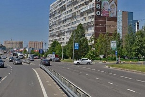 Разворот у ТЦ «Столица» на улице Логвиненко. Фрагмент панорамы с сервиса Яндекс.Карты