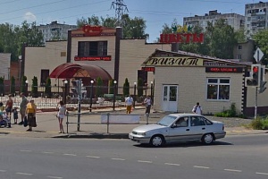 Ресторан «Очаг» и магазин «Цветы». Фрагмент панорамы с сервиса Яндекс.Карты