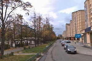 Местный проезд у корпуса 128. Фрагмент панорамы с сервиса Атлас Москвы