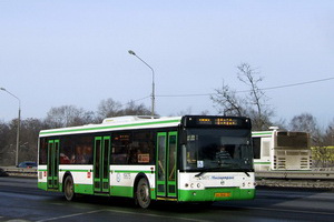 Автобус 400Э на Ленинградском шоссе. Фото: busphoto.ru