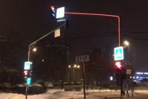 Инновационная подсветка светофора у остановки «Кинотеатр «Электрон». Кадр из видео