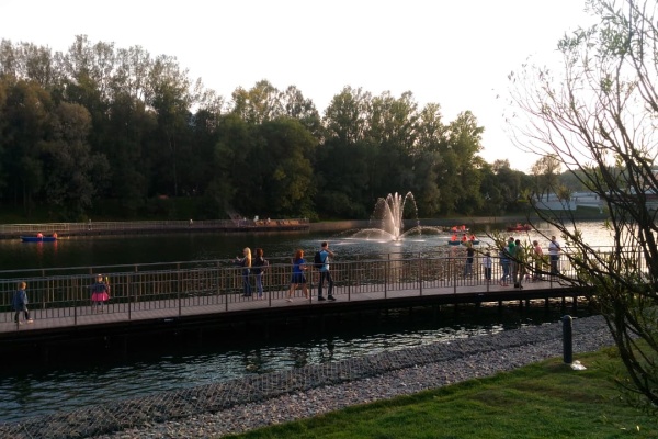Вид из парка Победы на Городской пруд. Фото «Зеленоград24»